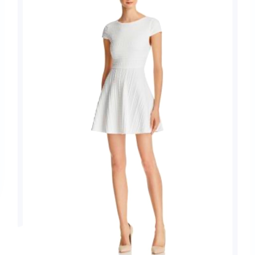 💕Host Pick💕 Alice + Olivia White Embossed Print Cap Sleeve Skater Dress 4 $295